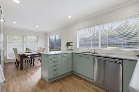 Photo of property in 6 Chadlington Avenue, Henderson, Auckland, 0612
