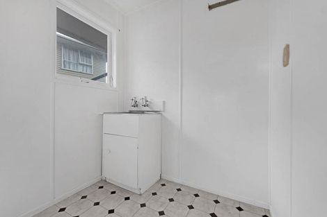 Photo of property in 55 Larne Avenue, Pakuranga Heights, Auckland, 2010