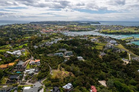 Photo of property in 81 Roberts Road, Matakatia, Whangaparaoa, 0930