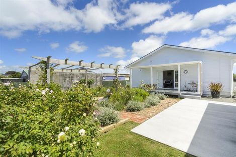 Photo of property in 7 Station Road, Marton, 4710