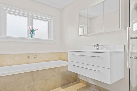 Photo of property in 326 Riverlaw Terrace, Saint Martins, Christchurch, 8022