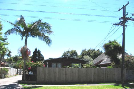 Photo of property in 1/166 Nile Road, Milford, Auckland, 0620