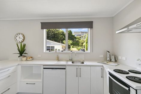 Photo of property in 5 Burdendale Grove, Churton Park, Wellington, 6037