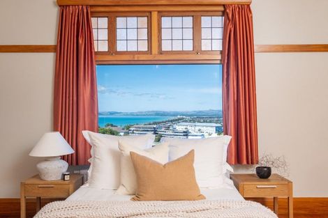 Photo of property in 8 Cobden Road, Bluff Hill, Napier, 4110