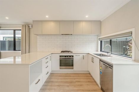 Photo of property in 8 Desert Gold Lane, Wallaceville, Upper Hutt, 5018