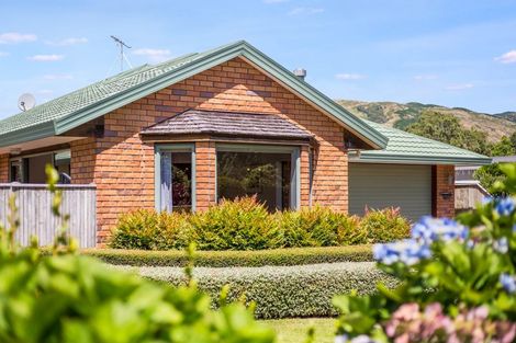 Photo of property in 6 Horopito Road, Waikanae, 5036