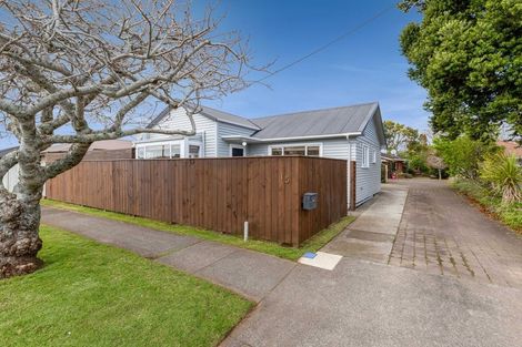 Photo of property in 15 Wallath Road, Westown, New Plymouth, 4310