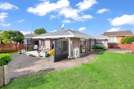Photo of property in 2/4 Spring Grove, Henderson, Auckland, 0612