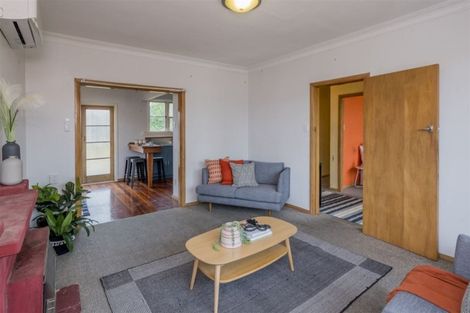 Photo of property in 19 Carlisle Street, Levin, 5510