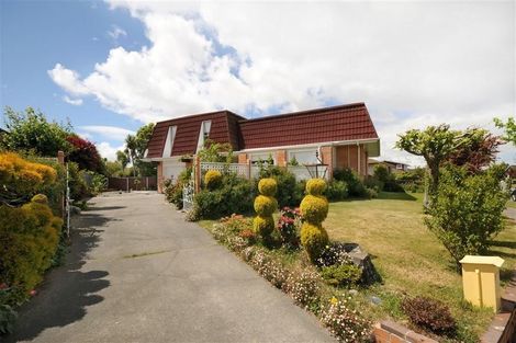 Photo of property in 28 Delaware Crescent, Russley, Christchurch, 8042
