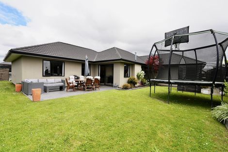 Photo of property in 32 Rosalie Terrace, Kelvin Grove, Palmerston North, 4414