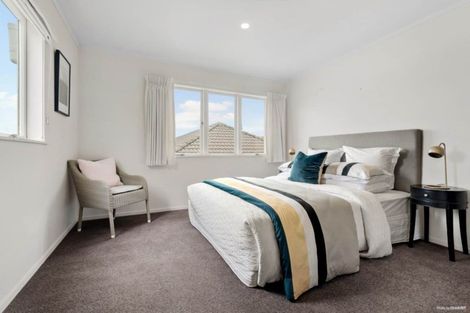 Photo of property in 1/206 East Coast Road, Forrest Hill, Auckland, 0620