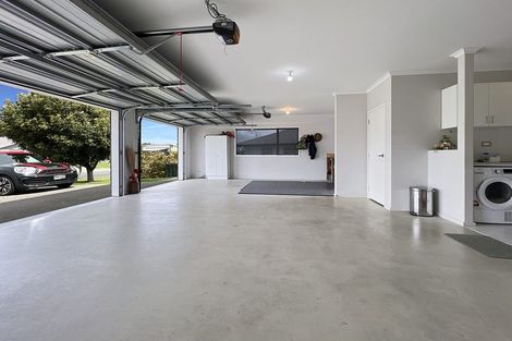 Photo of property in 65 Capriana Drive, Karaka, Papakura, 2113