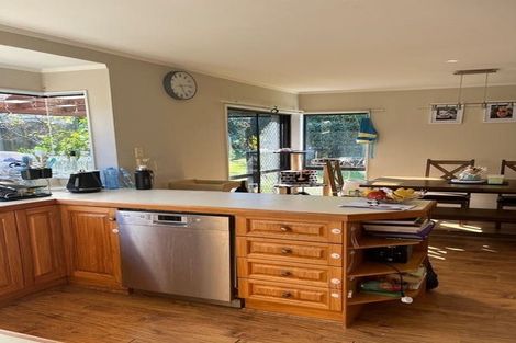 Photo of property in 18 Pinewood Grove, Botany Downs, Auckland, 2010