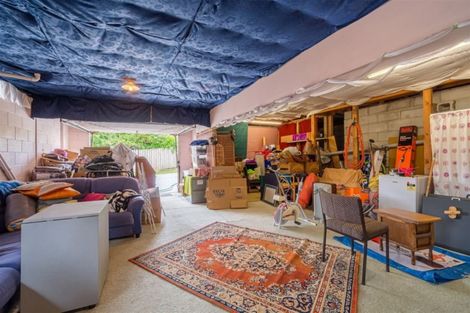 Photo of property in 2/18 Mannering Place, Hillcrest, Auckland, 0627