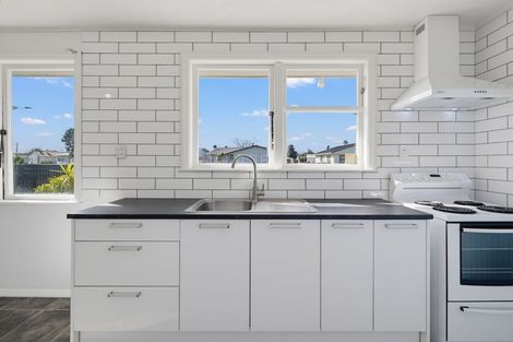 Photo of property in 18 Wyatt Avenue, Onekawa, Napier, 4110