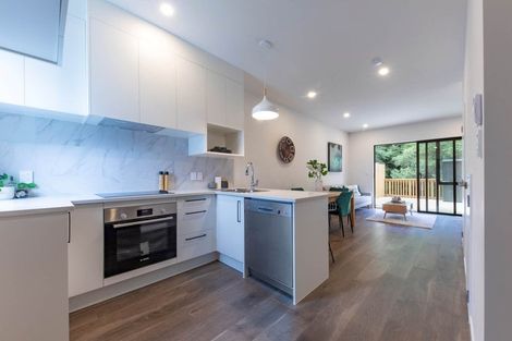 Photo of property in 21 Morihana Close, Glen Eden, 0602