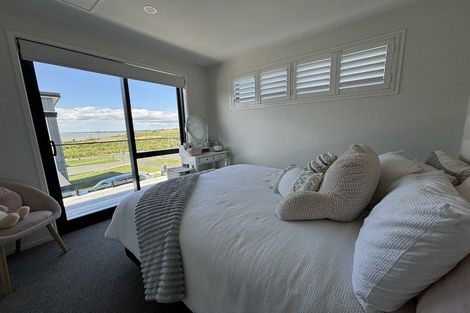 Photo of property in 16 Mutetai Road, Clarks Beach, 2122