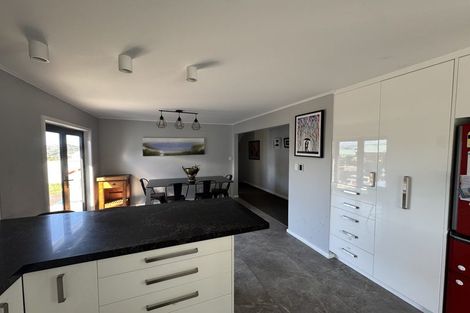 Photo of property in 158 Akaroa Drive, Maupuia, Wellington, 6022