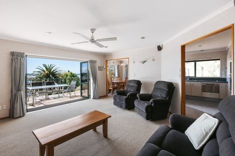 Photo of property in 32 Downing Place, Welcome Bay, Tauranga, 3112