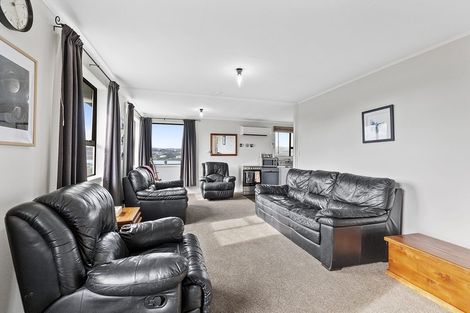 Photo of property in 9 Roiri Way, Titahi Bay, Porirua, 5022