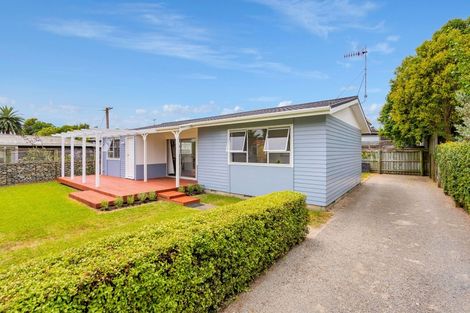Photo of property in 23 Greenaway Road, Waikanae, 5036