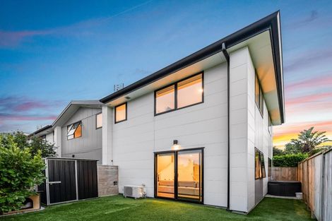 Photo of property in 52f Vodanovich Road, Te Atatu South, Auckland, 0610