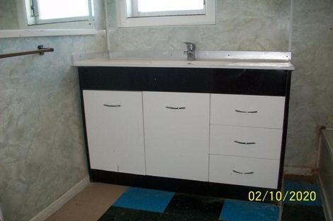 Photo of property in 75 Larnoch Road, Henderson, Auckland, 0610