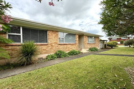 Photo of property in 1/62 Vera Road, Te Atatu South, Auckland, 0610