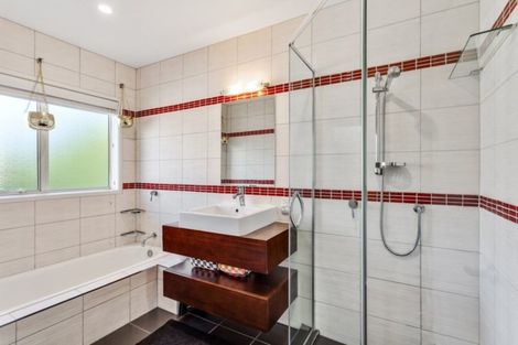 Photo of property in 9 Sandown Road, Rothesay Bay, Auckland, 0630