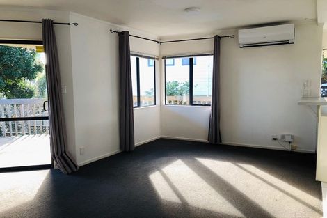 Photo of property in 5 Goldfinch Rise, Unsworth Heights, Auckland, 0632