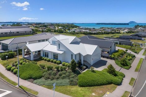Photo of property in 2 Goldstone Place, Omokoroa, 3114