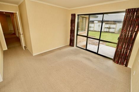 Photo of property in 24 Johnstone Drive, Fitzherbert, Palmerston North, 4410