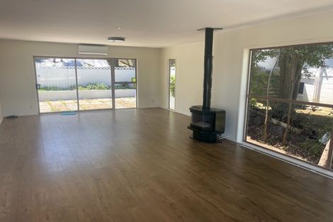 Photo of property in 63 Chelsea View Drive, Chatswood, Auckland, 0626