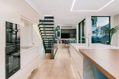 Photo of property in 124 Marine Parade, Mount Maunganui, 3116