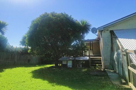 Photo of property in 2/9 Adriatic Avenue, Henderson, Auckland, 0612