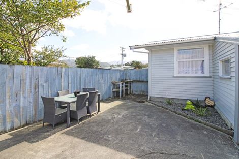 Photo of property in 22 Hardie Grove, Featherston, 5710