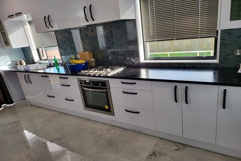 Photo of property in 69a Manuroa Road, Takanini, 2112