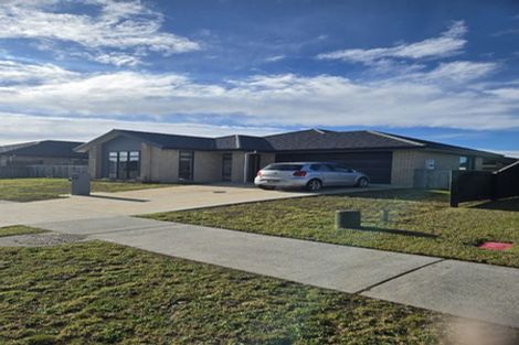 Photo of property in 9 Te Piriti Road, One Tree Point, 0118