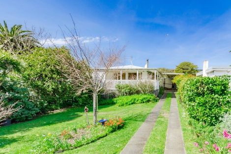 Photo of property in 35 Dale Road, Raumati South, Paraparaumu, 5032
