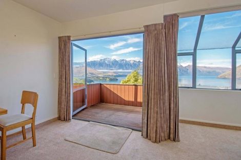 Photo of property in 35a Wynyard Crescent, Fernhill, Queenstown, 9300