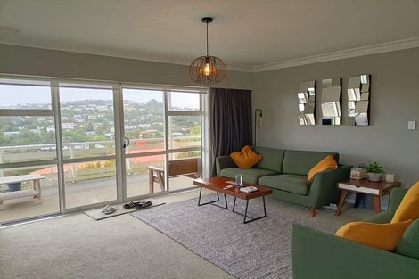 Photo of property in 42 Turville Crescent, Newlands, Wellington, 6037