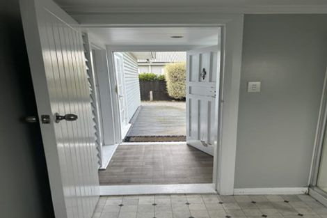 Photo of property in 172 Weston Road, St Albans, Christchurch, 8052