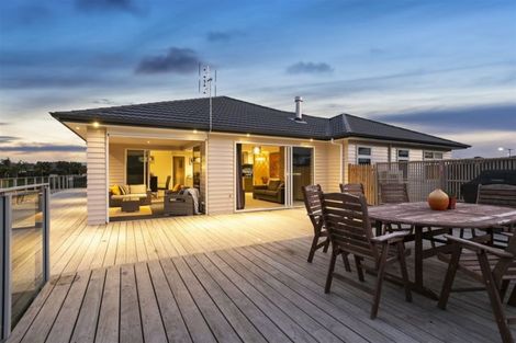 Photo of property in 21 Kahika Grove, Huapai, Kumeu, 0810