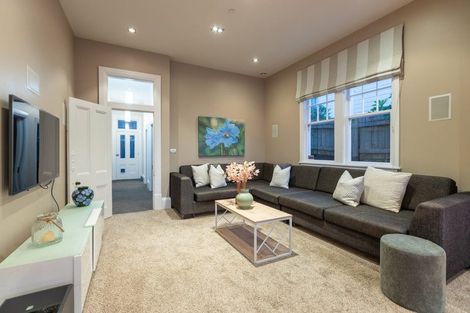 Photo of property in 17 Austin Street, Mount Victoria, Wellington, 6011
