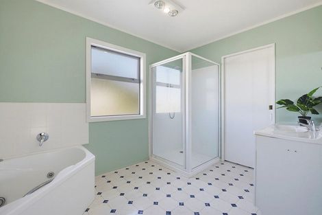 Photo of property in 128 Pikarere Street, Titahi Bay, Porirua, 5022