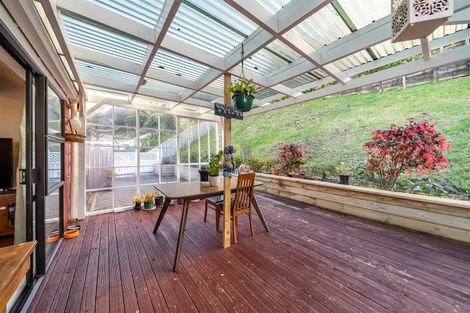 Photo of property in 10 Ordley Grove, Tawa, Wellington, 5028