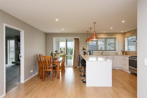 Photo of property in 2 Grace Cove, Aotea, Porirua, 5024