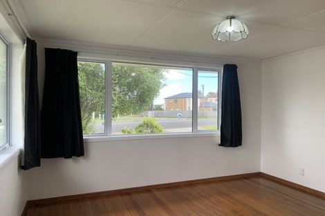 Photo of property in 1/204 Sturges Road, Henderson, Auckland, 0612