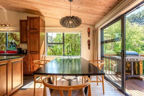 Photo of property in 99 Onetangi Road, Waiheke Island, 1971